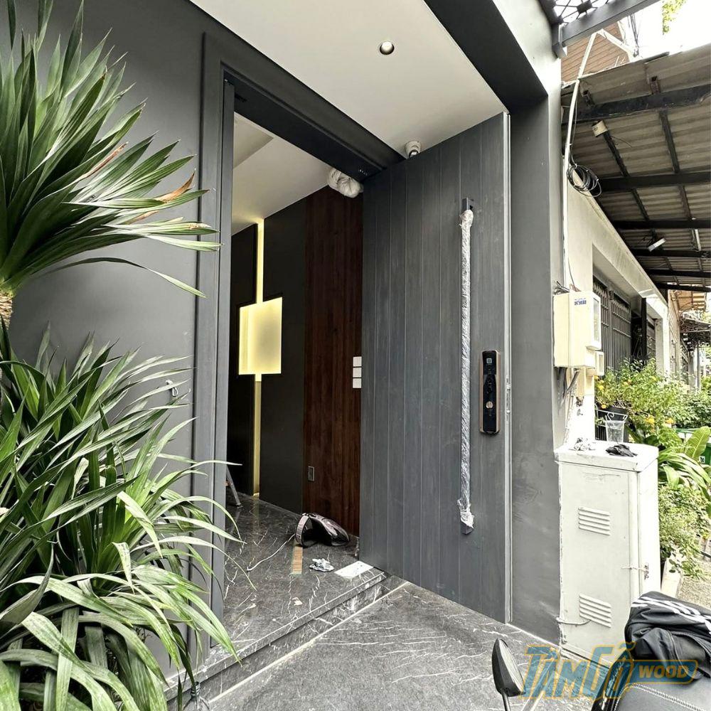 cua chinh go teak ban le san